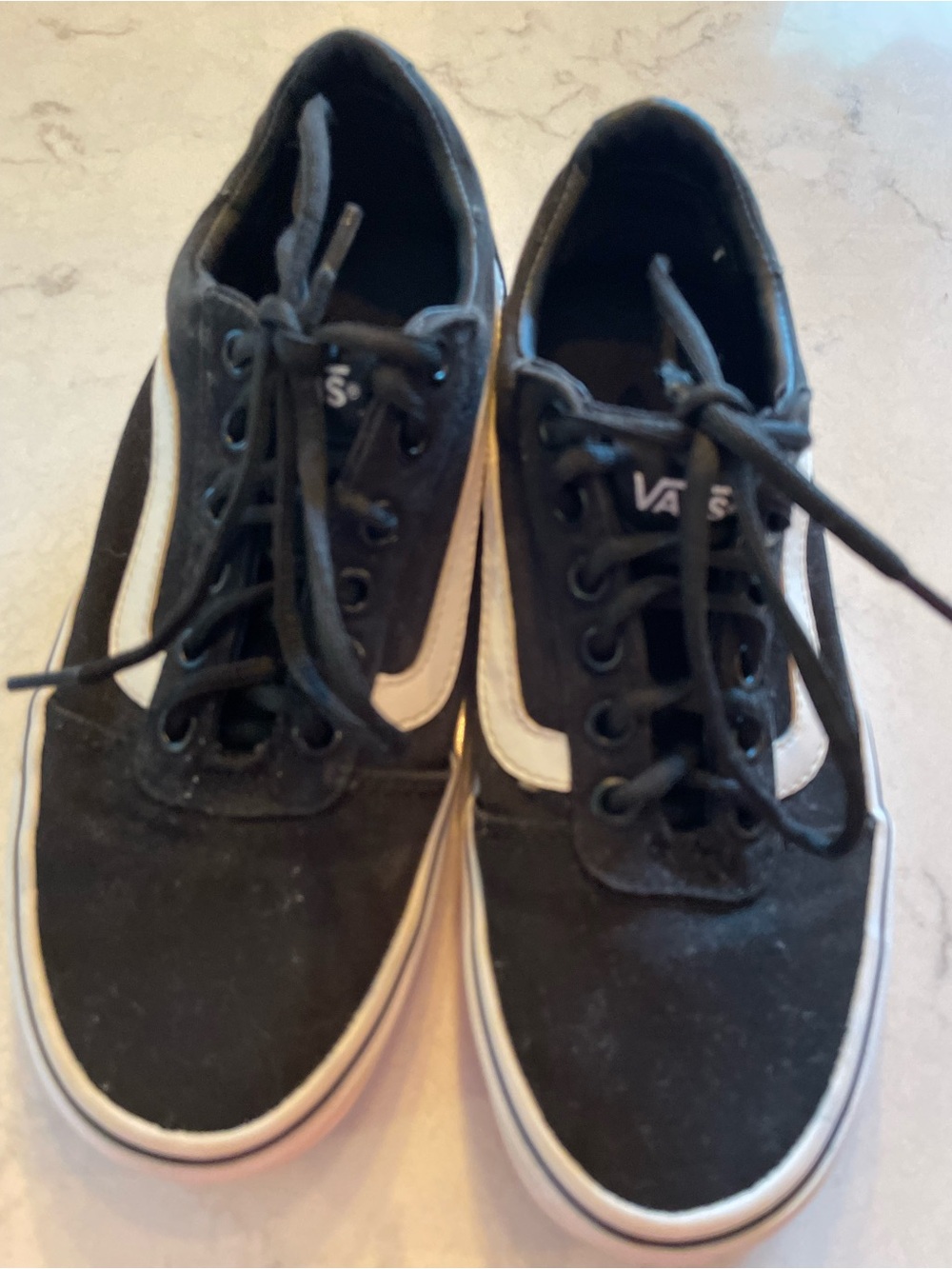 Vans women’s White Classic Low-Top Skate Shoes. Item # 11724
